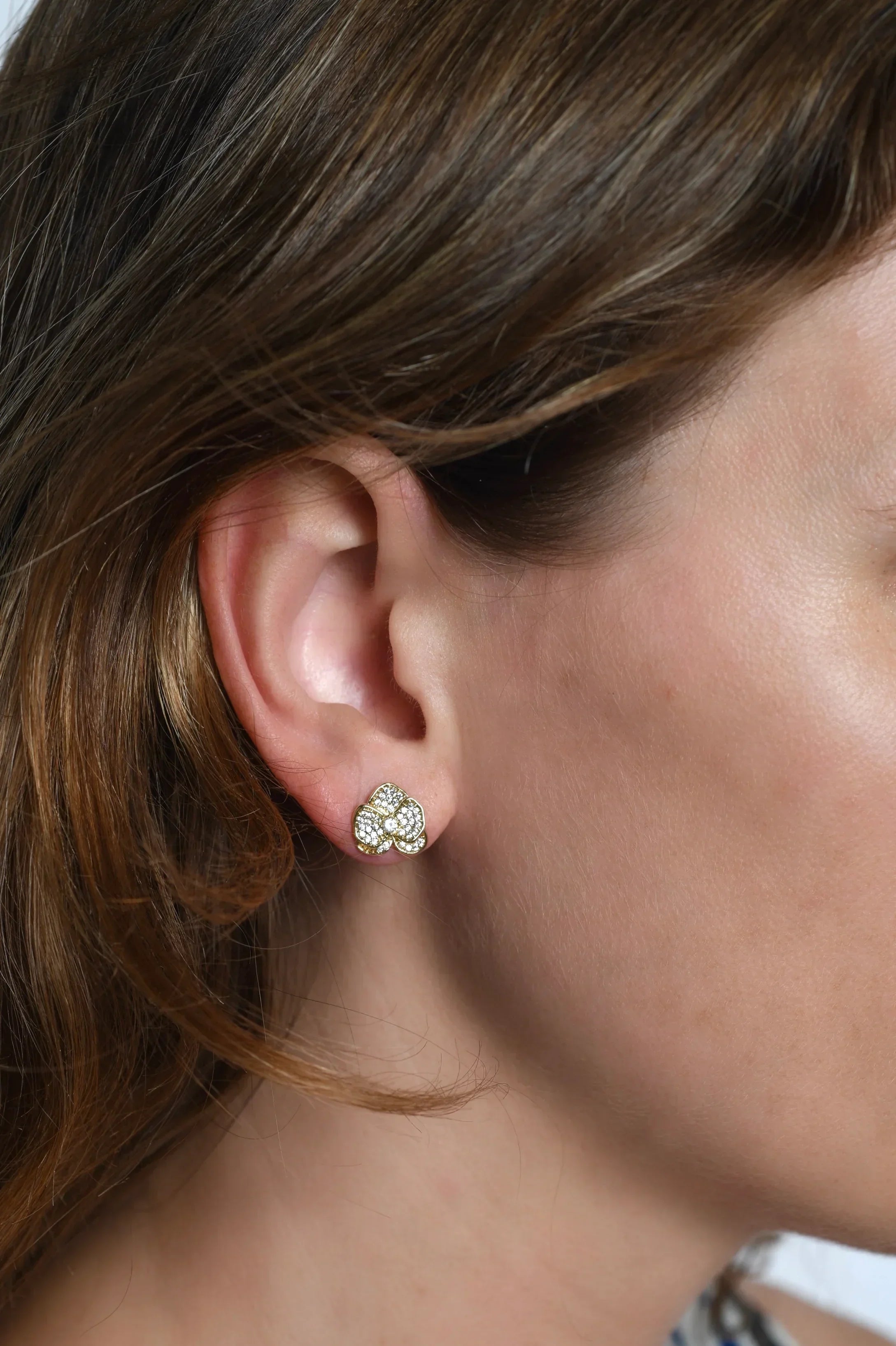 Orchid White Pavé Studs, Gold