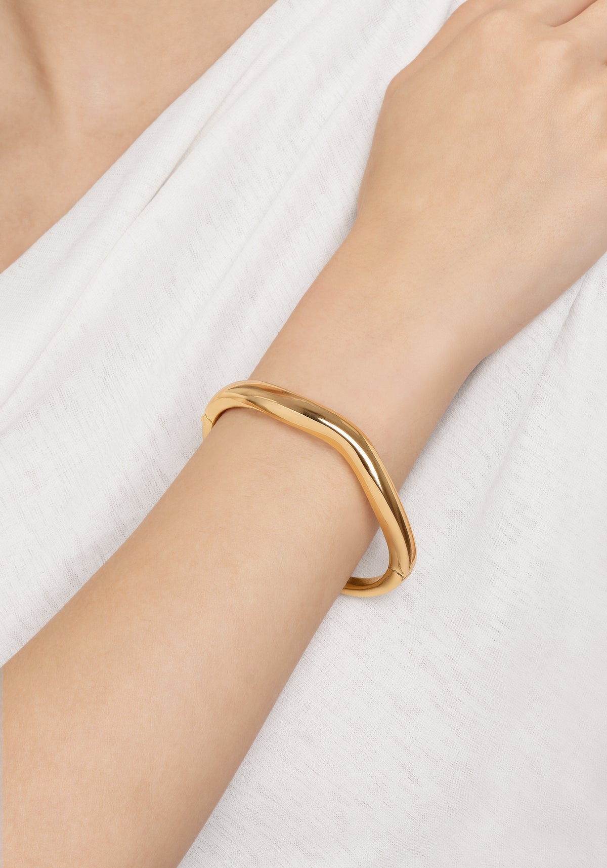 River Slim Hinged Bangle, Gold