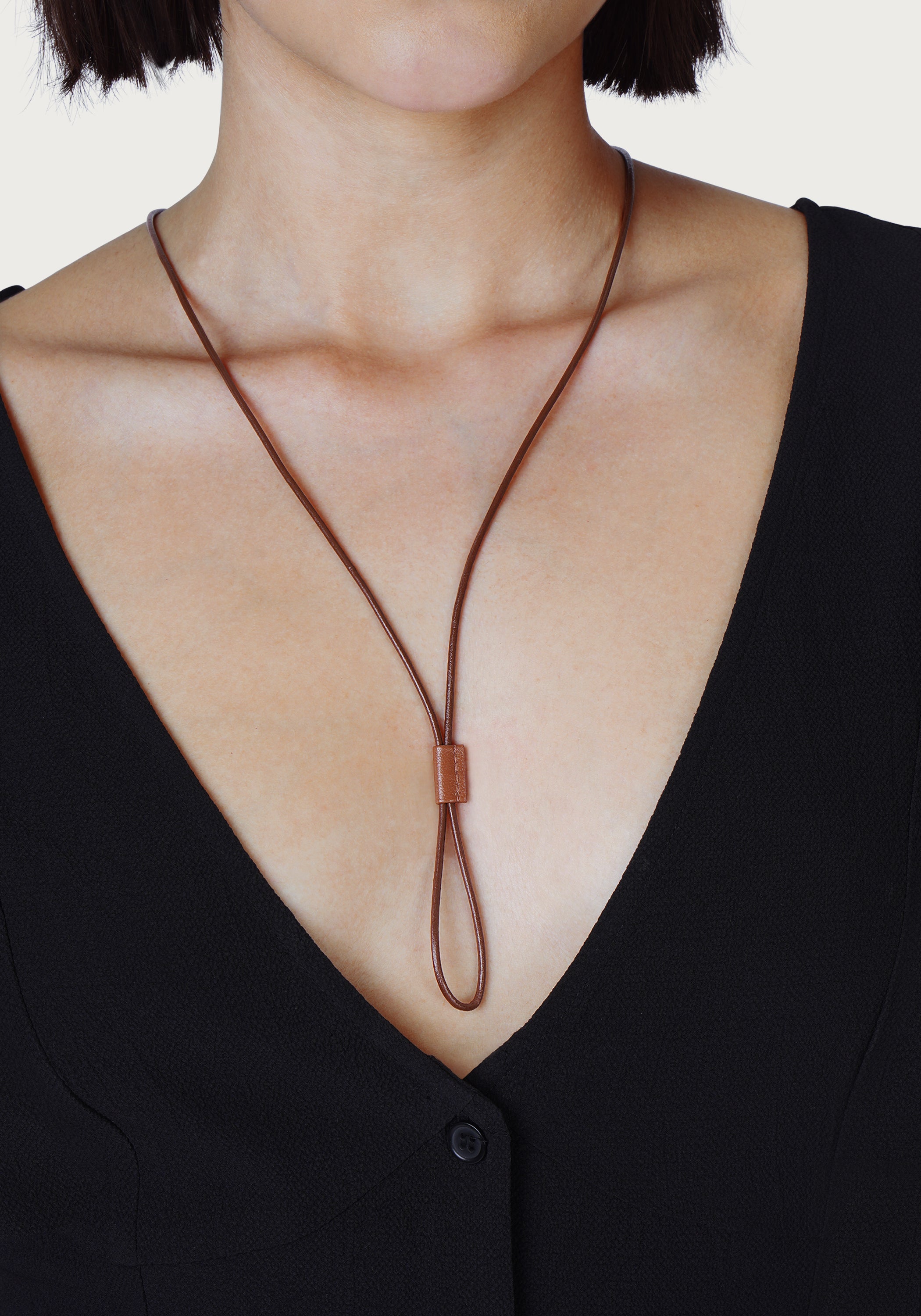 Cheval Leather Necklace, Silver