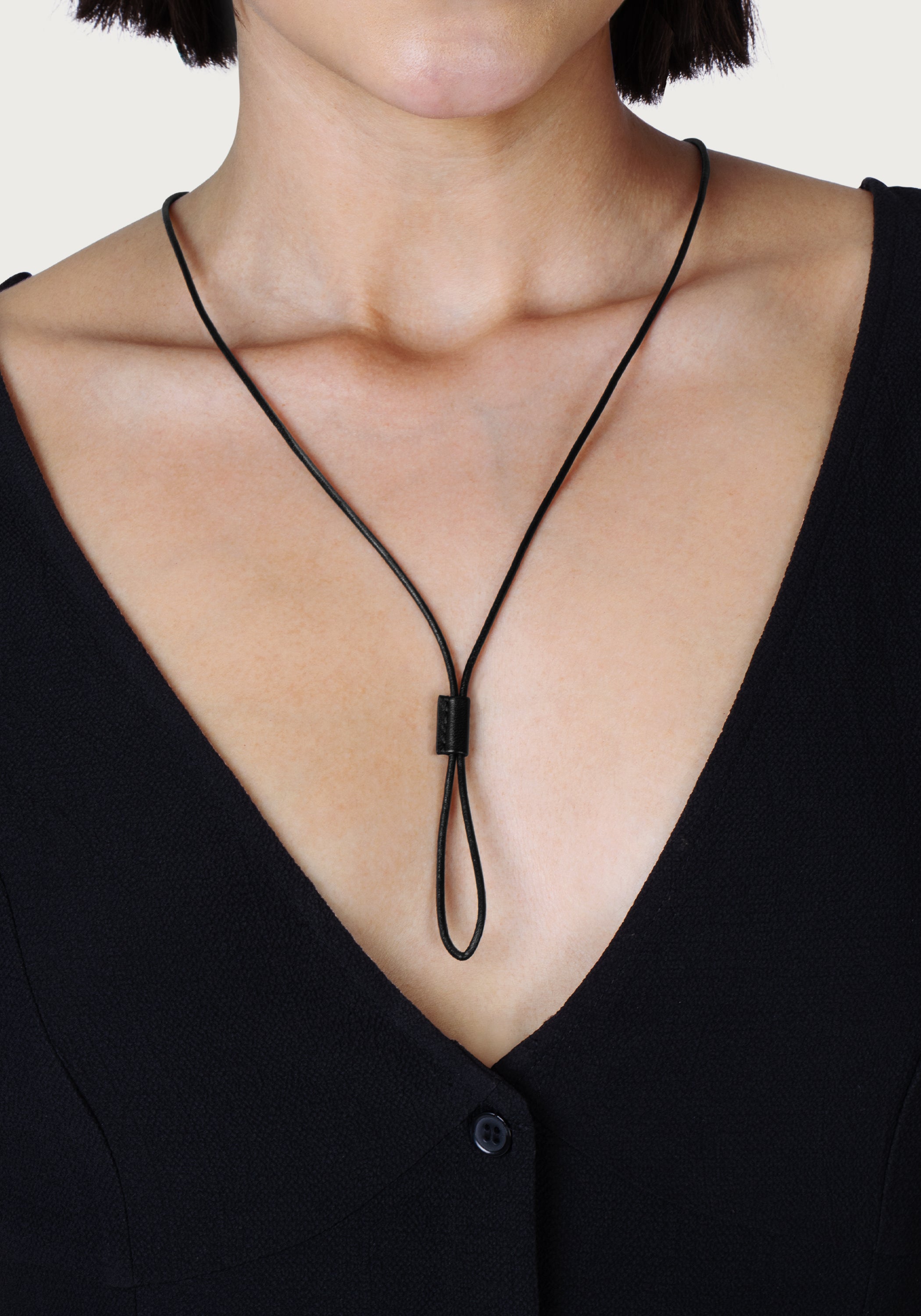 Cheval Leather Necklace, Silver